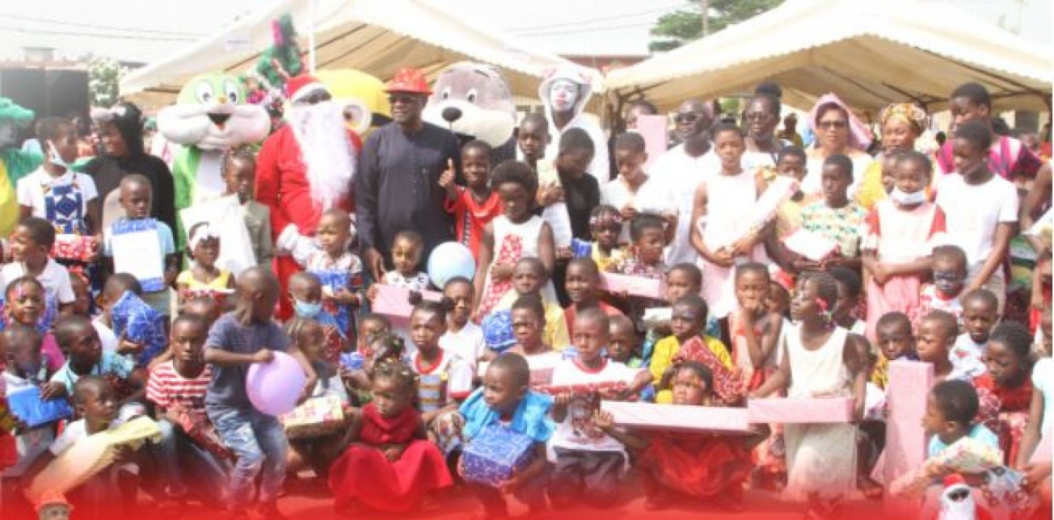 Côte d'Ivoire : Arbre de Noël à Yopougon, le Maire Gilbert Kafana Koné cadeaute 8 500 enfants des différents quartiers de la commune