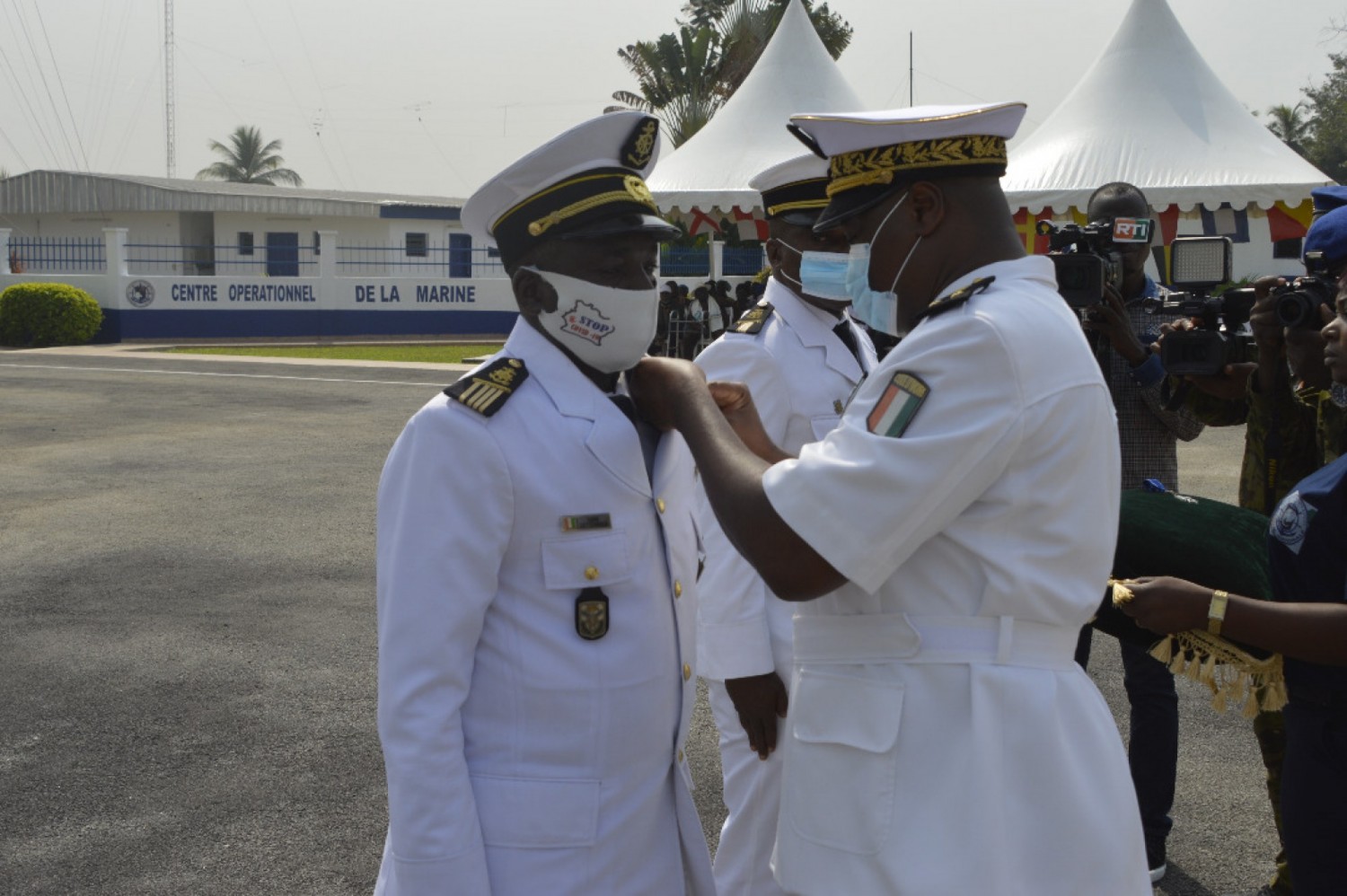 Côte d'Ivoire : Droit à la retraite, plus d'une trentaine d'agents de la marine décorés