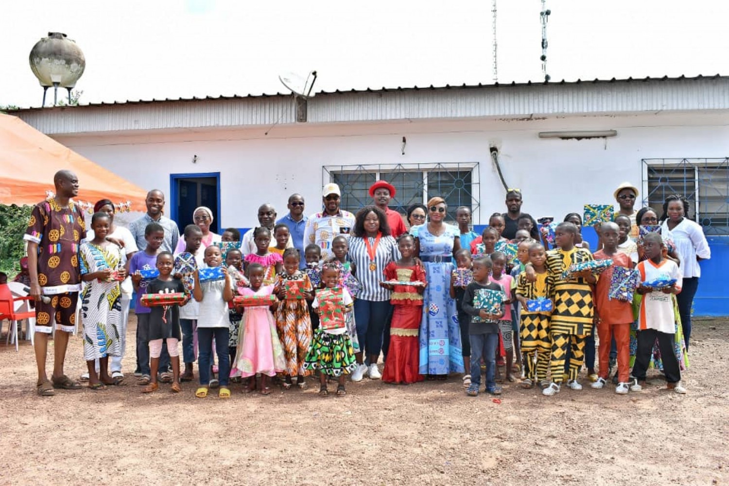 Côte d'Ivoire : Le Rotary Club Abidjan Lagune donne du sourire aux enfants défavorisés d'Azaguié en leur offrant un arbre de Noël
