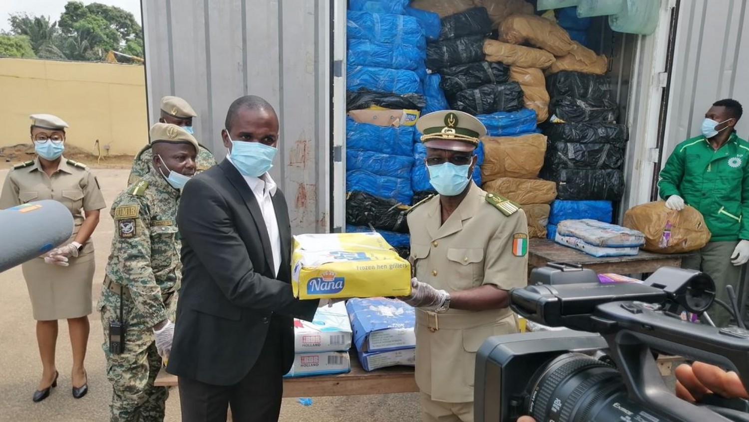Côte d'Ivoire :   Les Douanes font don de 3275 cartons de poulets congelés saisis par ses services à 12 structures étatiques et caritatives dont les prisons
