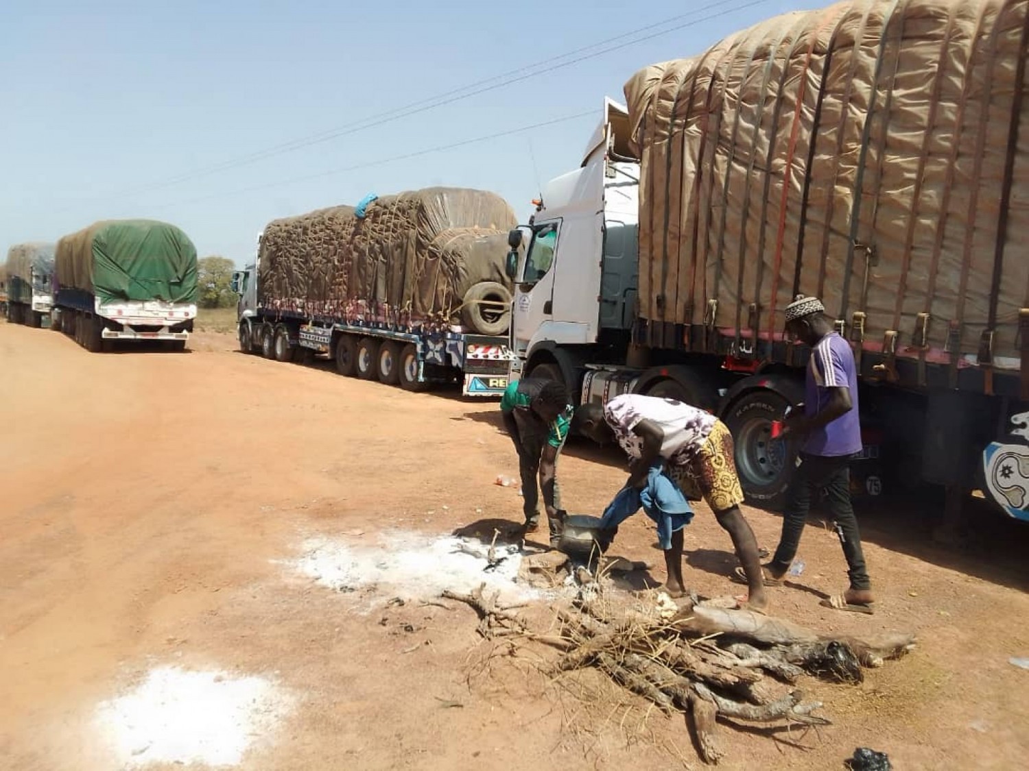 Côte d'Ivoire-Mali : Sanctions de la Cedeao, des camions chargés, de coton, tourteaux et clinker   en partance pour le Mali bloqués sur le territoire ivoirien