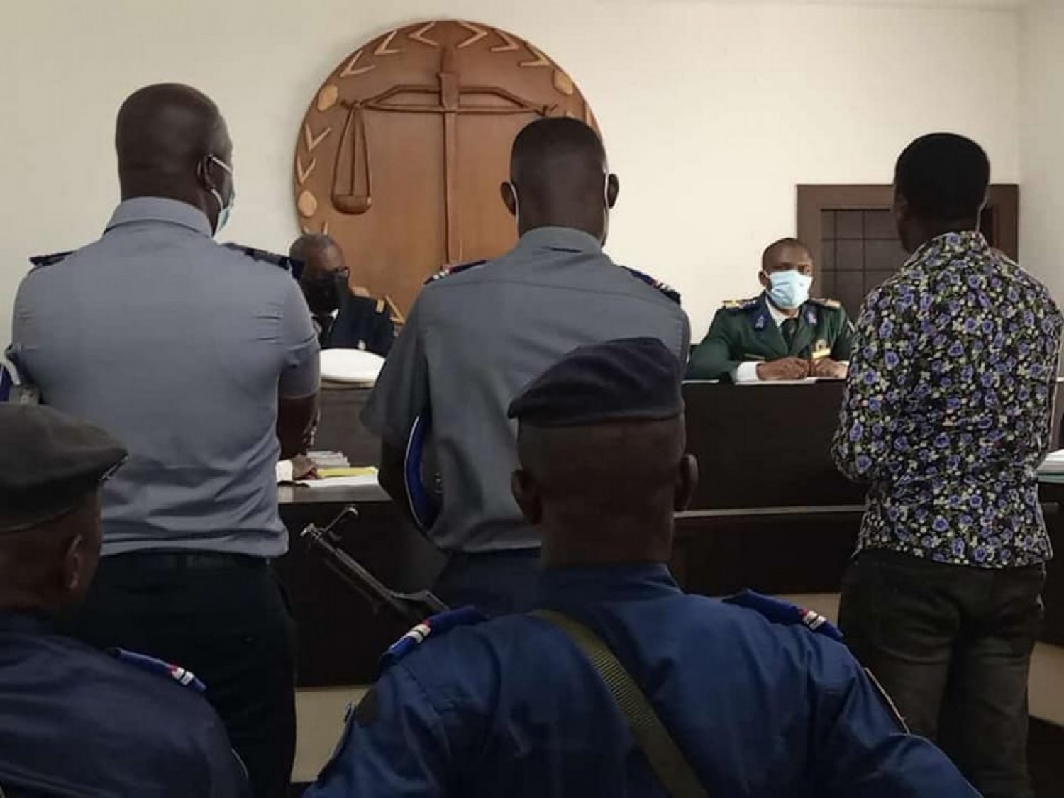 Côte d'Ivoire : 03 gendarmes condamnés à 12 mois de prison ferme pour avoir molesté et soutiré près de 380.000 FCFA à deux voyageurs