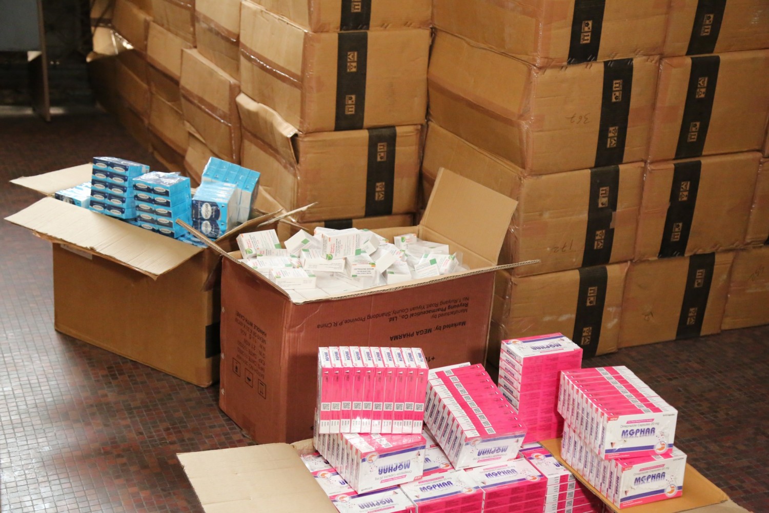Côte d'Ivoire :  Fraude douanière, le GIRA saisie plus 33 tonnes de Médicaments de Qualité Inférieure et Falsifiés stockés dans un entrepôt à Port-Bouët