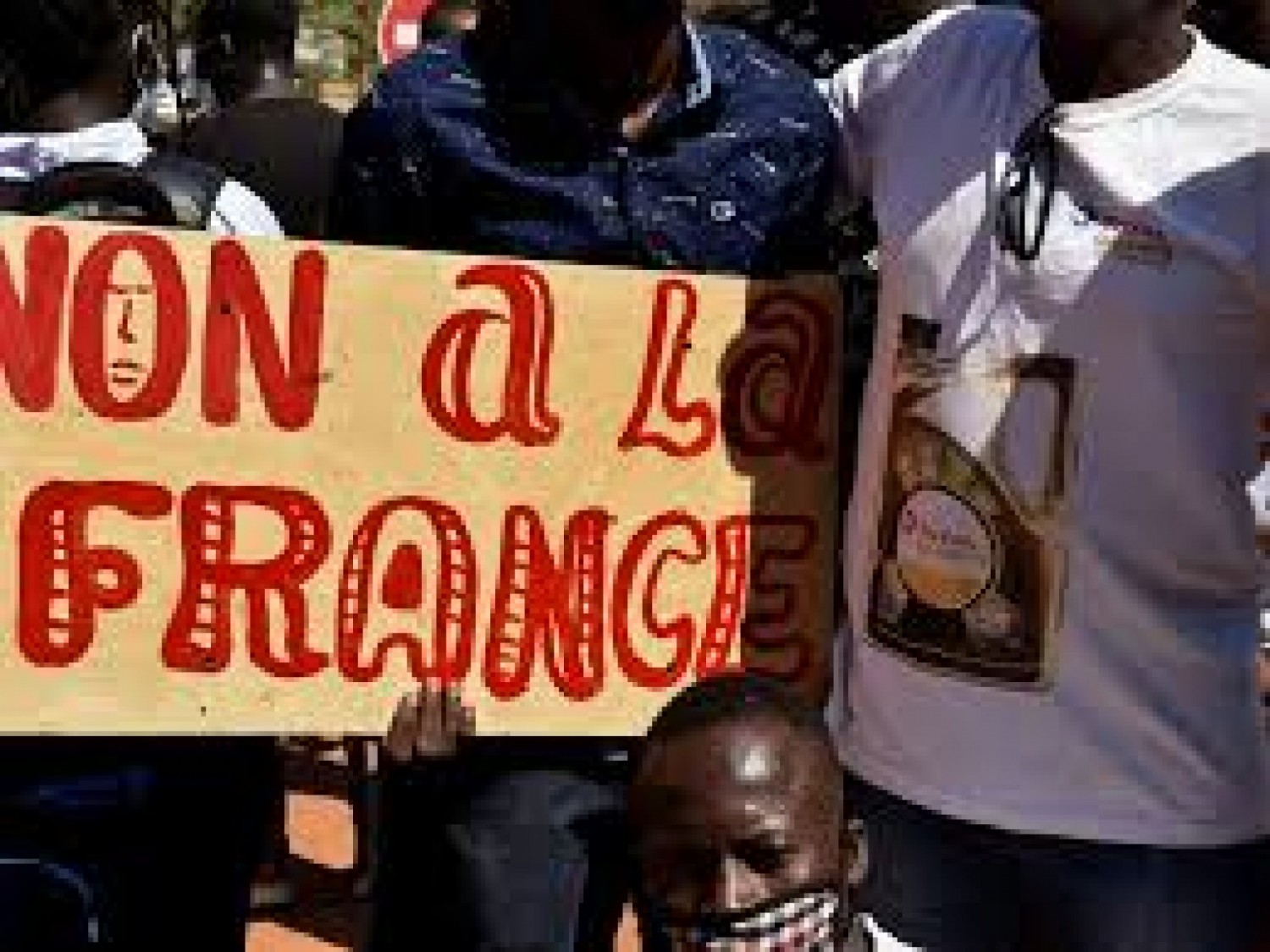 Mali : Un convoi français bloqué quelques heures par des manifestants à Ansongo