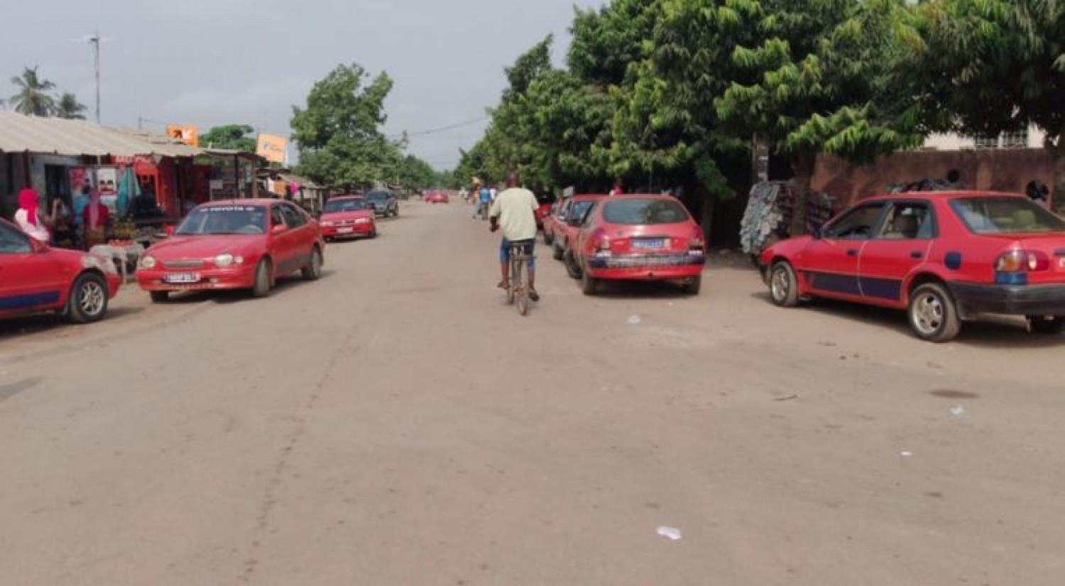 Côte d'Ivoire : Grand-Bassam, les chauffeurs des taxis communaux en grève contre la mesure de l'OSER d'interdire l'utilisation du  gaz butane comme carburant
