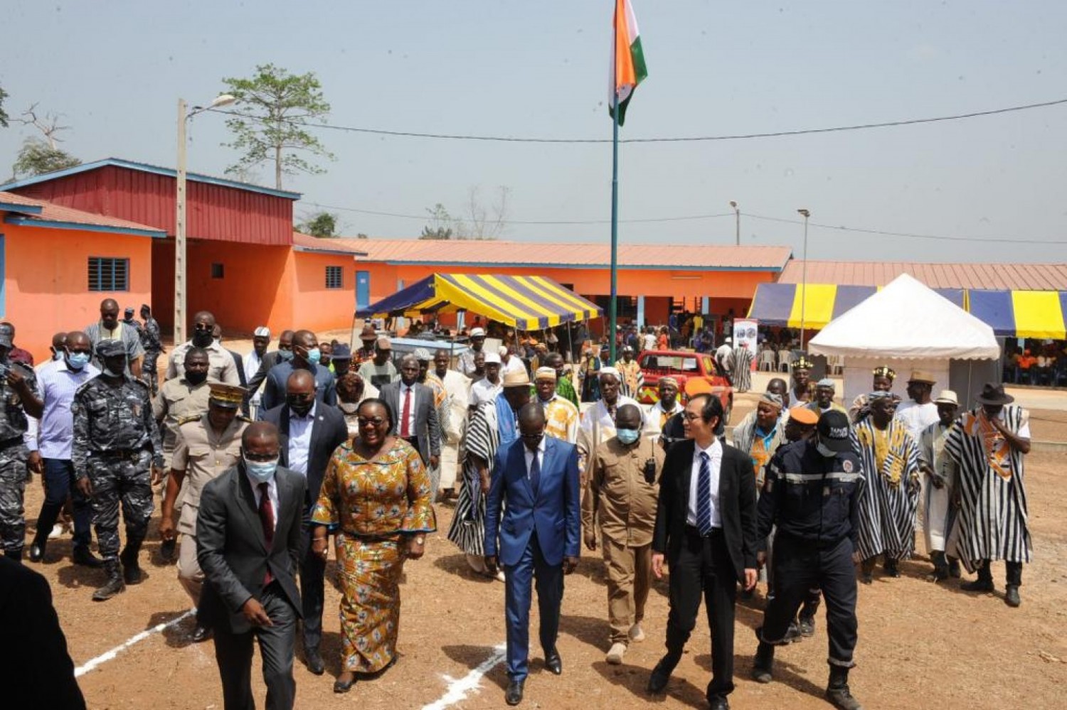 Côte d'Ivoire : Guiglo, à l'inauguration du nouveau centre de secours d'urgence du Cavally, en présence du général Vagondo, la ministre Anne Ouloto rend hommage Gon Coulibaly