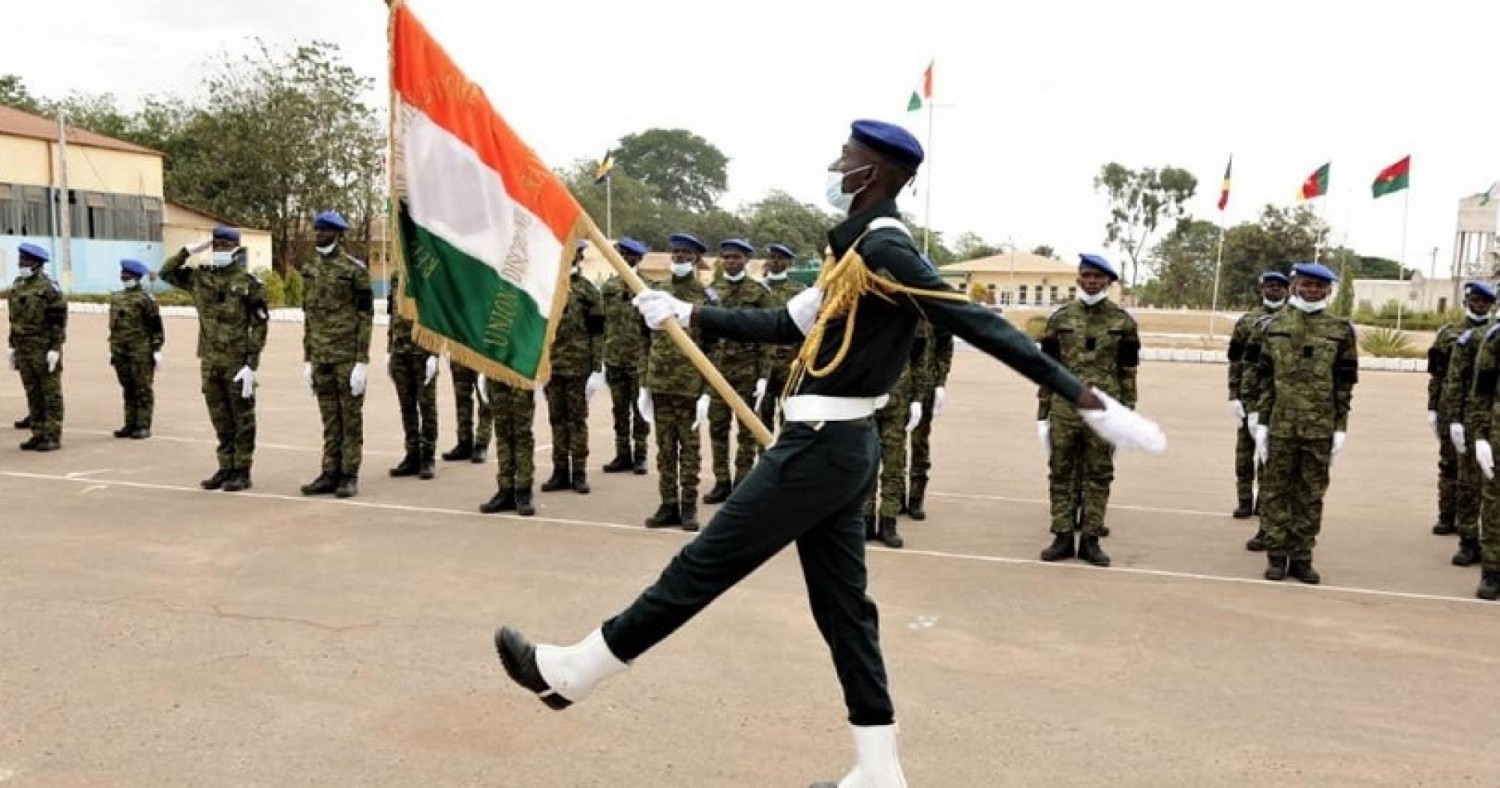 Côte d'Ivoire : ENSOA, 115 élèves sous-officiers présenté au  drapeau qui représente le symbole de la patrie et de l'armée