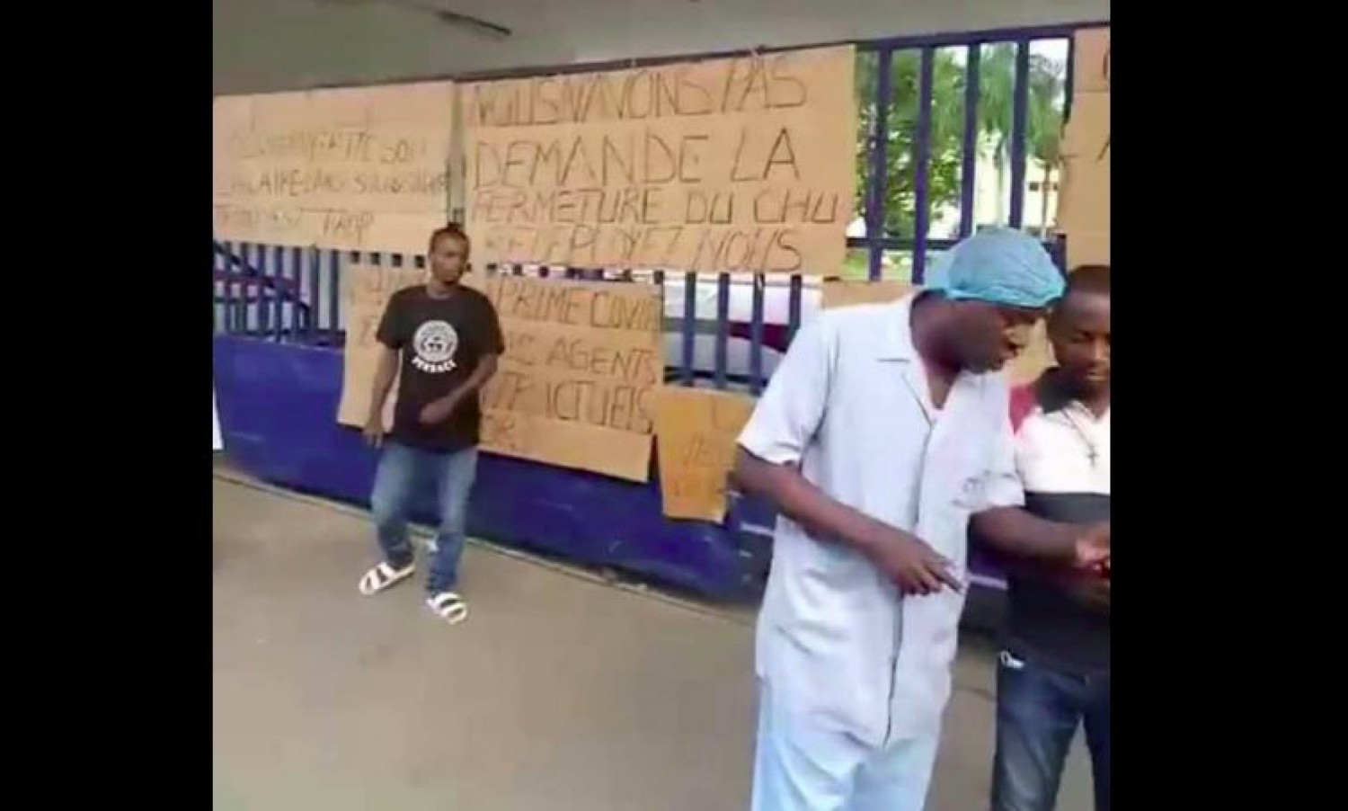 Côte d'Ivoire : CHU de Yopougon, des agents contractuels manifestent pour réclamer un an de salaire impayé