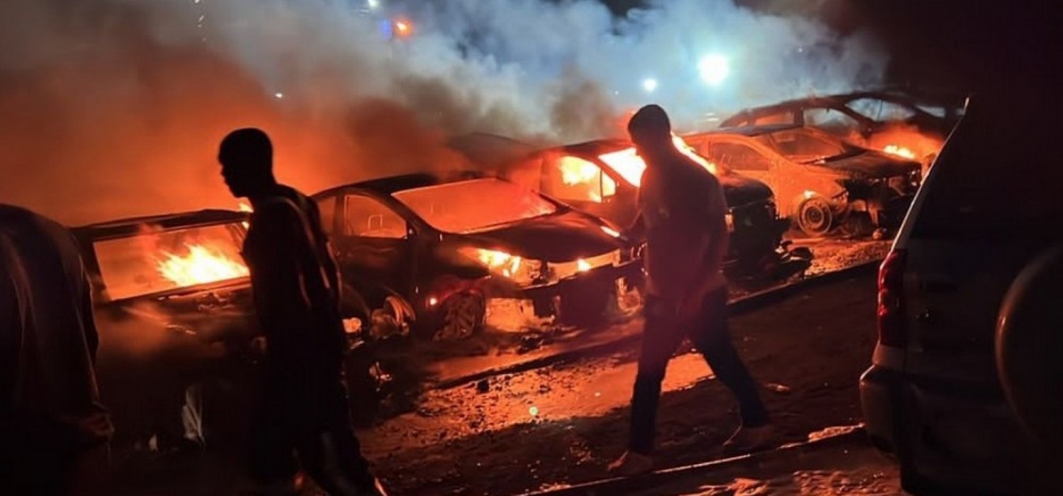 Togo :  Incendie au parc SLTT à Lomé, une vingtaine de véhicules détruits