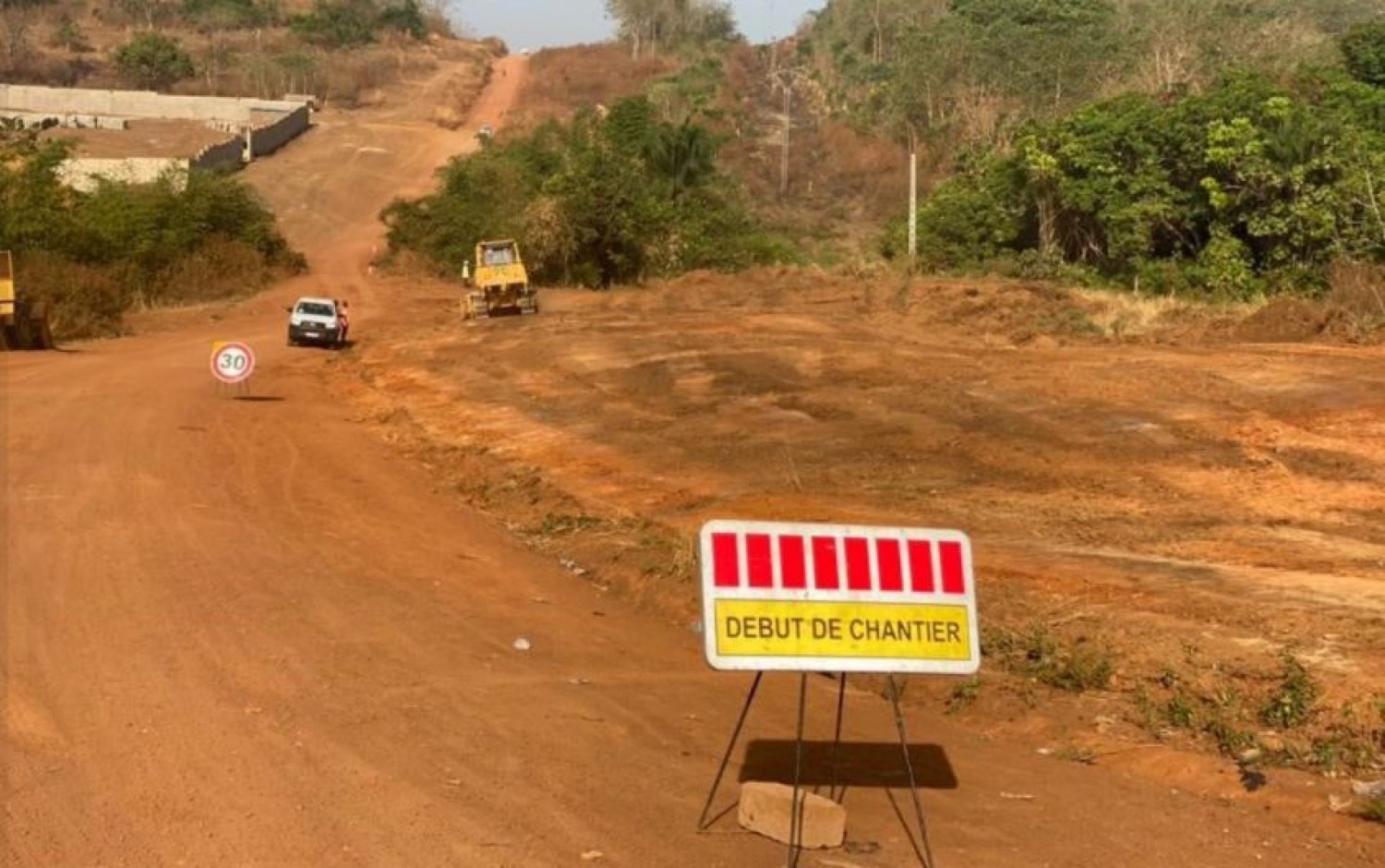 Côte d'Ivoire : Démarrage effectif des travaux de bitumage de l'axe Biankouma-Sipilou, les  travaux de construction de la route Bondoukou-Soko-frontière du Ghana également annoncés