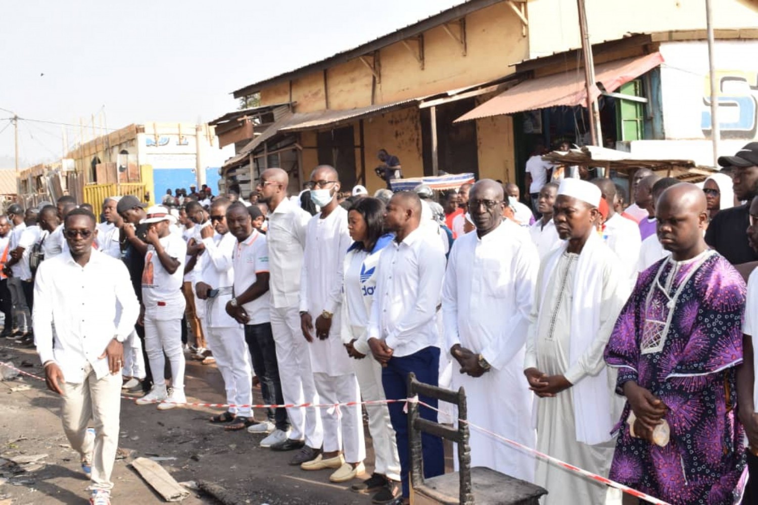 Côte d'Ivoire : Man, après l'incendie meurtrier, les jeunes organisent une « marche blanche » pour exprimer leur solidarité aux familles éplorées