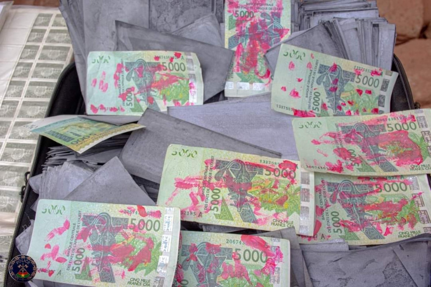Burkina Faso : Cinq délinquants dont des vendeurs de « billets noirs » interpellés