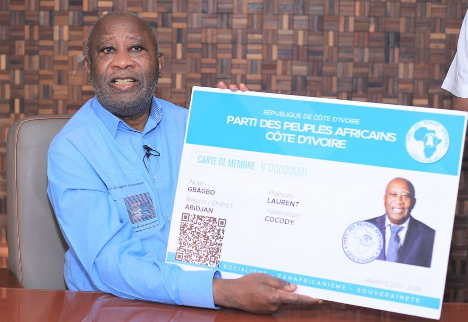 Côte d'Ivoire : Recevant  sa carte de membre du PPA-CI, Gbagbo : « Si un pays africain veut s'en sortir et qu'il est entouré de pays qui ne s'en sortent pas, il sera tiré vers le bas »