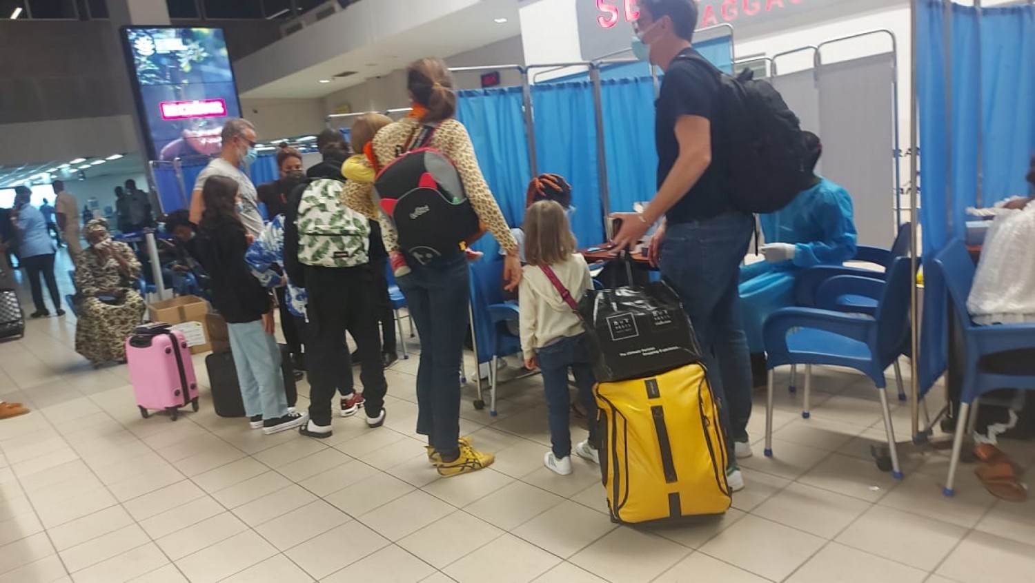 Côte d'Ivoire : Circulation modérée de la COVID-19, allègement du contrôle sanitaire à l'aéroport d'Abidjan