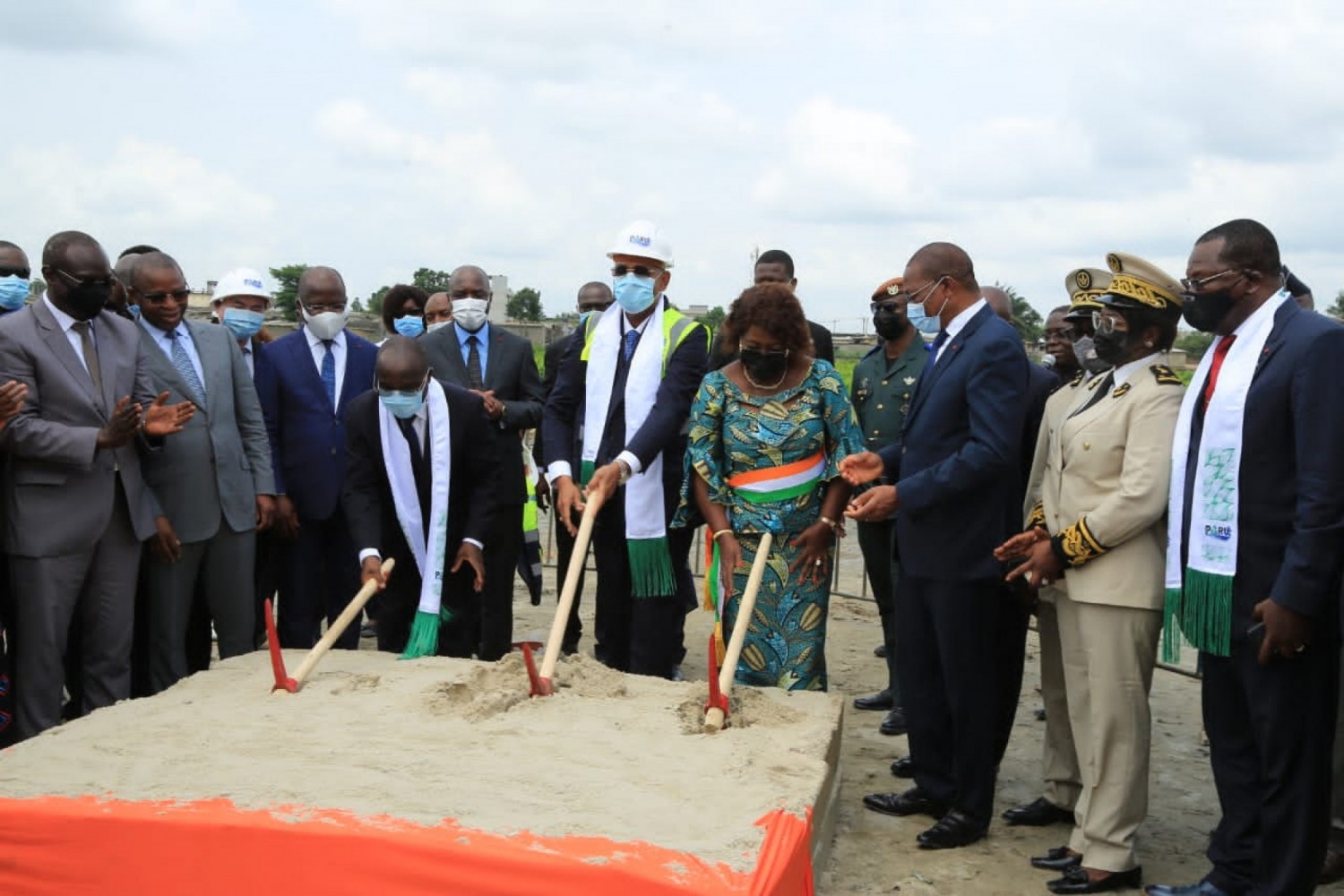 Côte d'Ivoire :    Depuis Abobo, Achi lance le projet PARU d'un montant de 155 milliards de FCFA financé par la BM appelle les populations à libérer des emprises