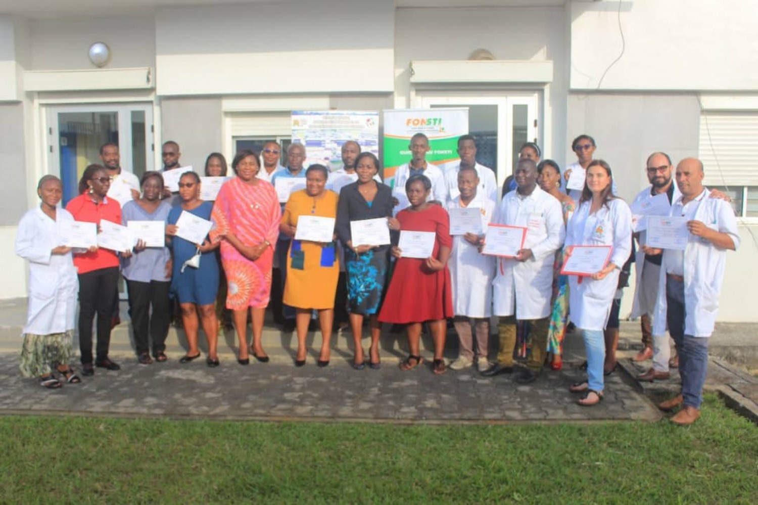 Côte d'Ivoire :    Recherche scientifique, une trentaine d'enseignants-chercheurs et cliniciens du CNRAO formés à la Méthodologie de la rédaction de projets