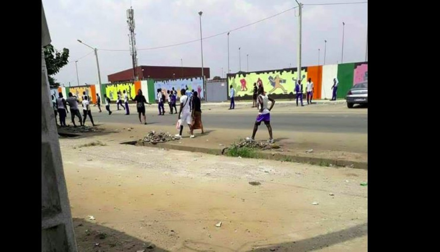 Côte d'Ivoire : Une banale affaire de place au terminus de bus vire à un affrontement entre des groupes d'élèves de deux grandes écoles, les cours suspendus