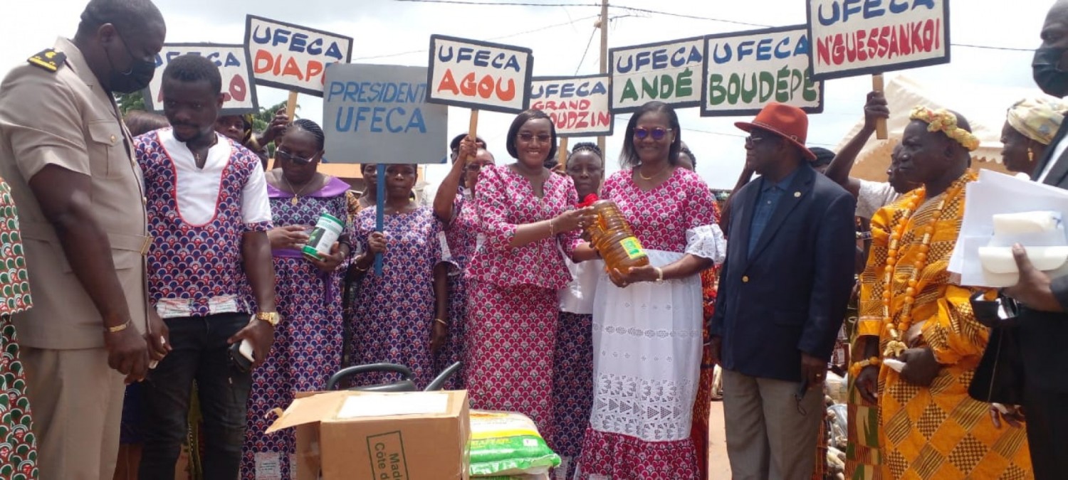Côte d'Ivoire : Madame Achi dans la Mé offre d'importants dons de vivres et non vivres aux associations des femmes de la commune d'Agou