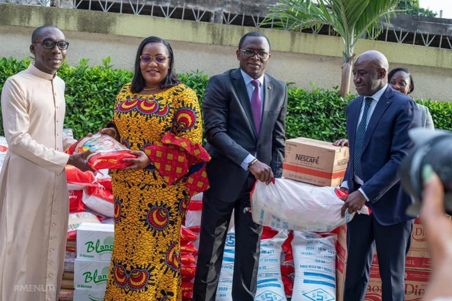 Côte d'Ivoire : Don d'une valeur de 85 millions FCFA du couple Ouattara pour la communauté chrétienne