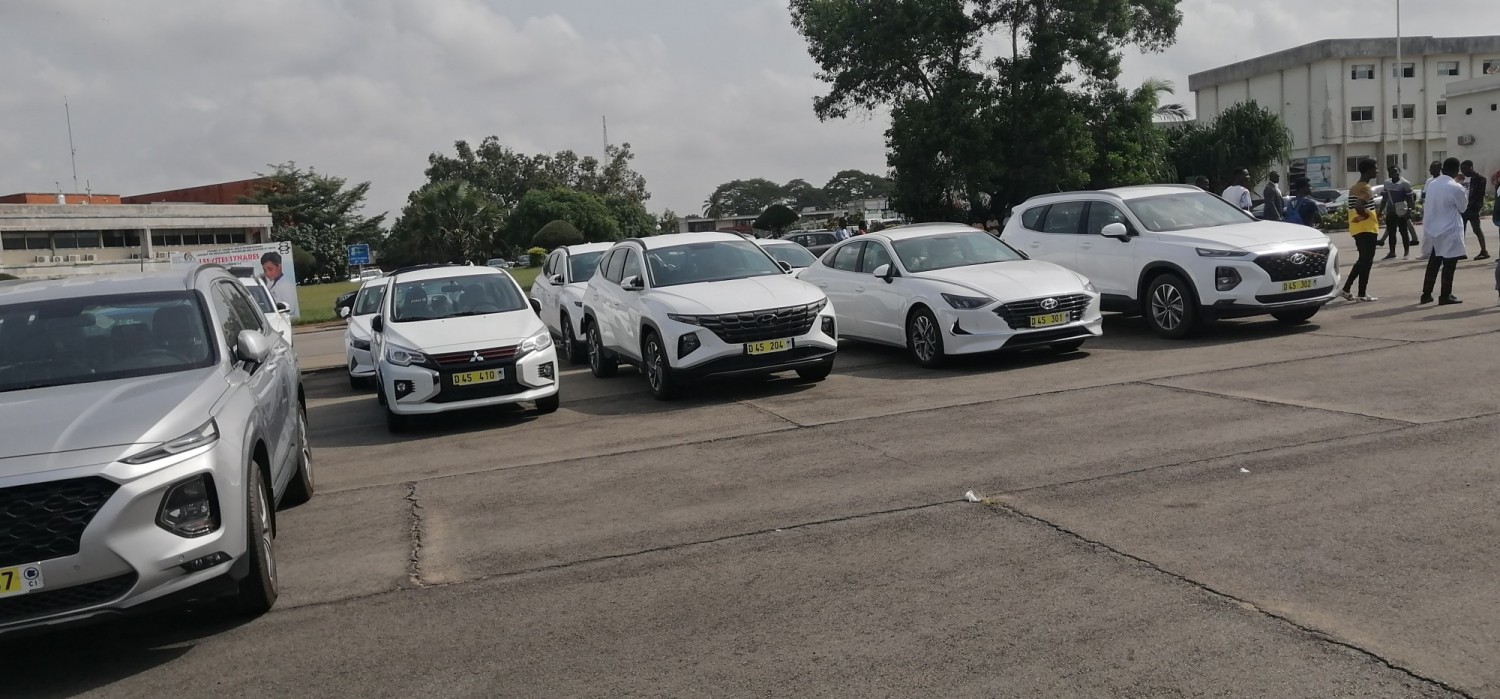 Côte d'Ivoire : Amélioration des conditions de travail, le ministre Adama Diawara remet 30 véhicules aux différents services de son ministère