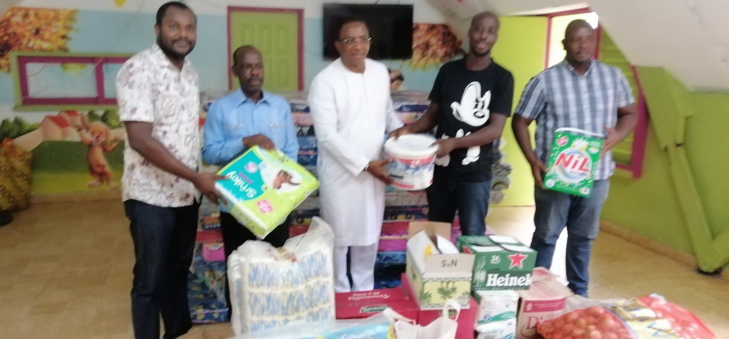 Côte d'Ivoire :    L'Amicale des anciens enfants de Troupe du Prytanée Militaire de Saint-Louis fait plusieurs dons de matériel aux pensionnaires de la pouponnière de Yopougon-Attié