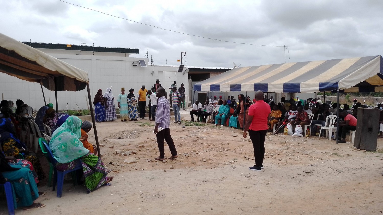 Côte d'Ivoire : Bouaké, « avec l'accord du ministre d'État Téné Birahima », le GECI offre à plusieurs musulmans démunis des kits alimentaires