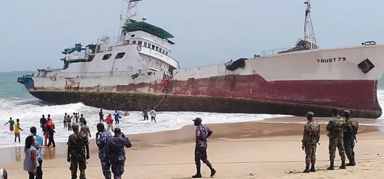Togo :  Un navire échoué à Lomé