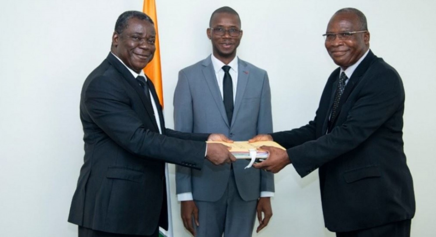 Côte d'Ivoire : Ministère de la Construction, l'inspecteur général Michel Kouamé Kouamé cède son fauteuil à Benoît Guihi