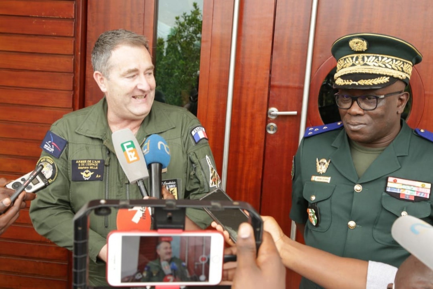 Côte d'Ivoire : Face à la menace Djihadiste, le Général Doumbia expose  les ambitions de l'armée de l'air à un officier Général Français