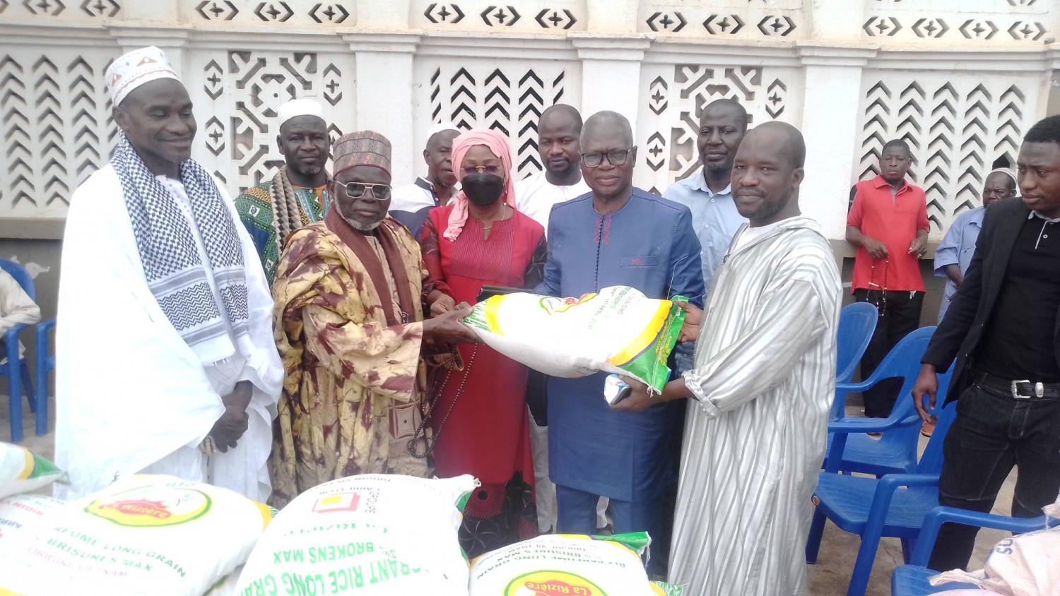 Côte d'Ivoire : Chrétien, le Colonel Kouassi Yao Julien fait un important don aux fidèles musulmans de Bouaké pour le Ramadan