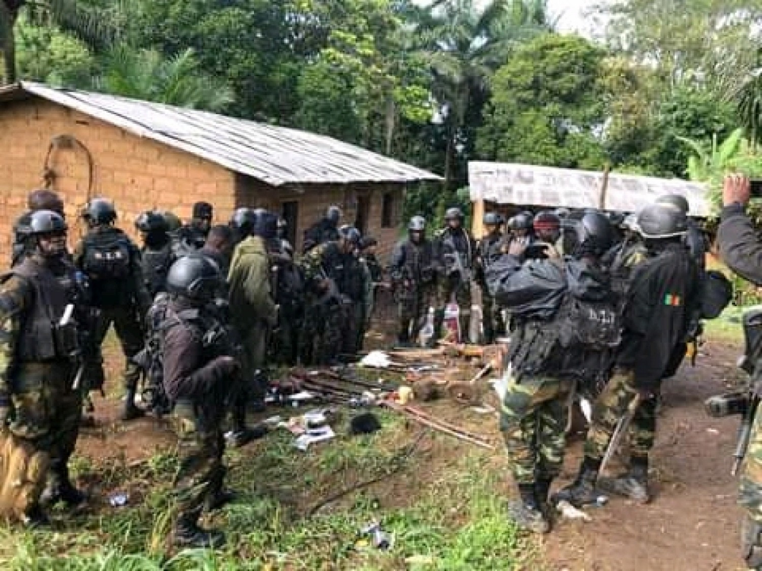 Cameroun : Accord défense avec la Russie, la diplomatie française évoque une intervention militaire britannique dans le pays