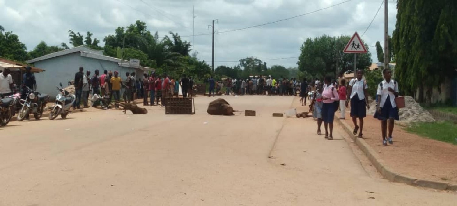 Côte d'Ivoire : Béttié, manifestation de rue des transporteurs pour dénoncer les tracasseries subies sur la route, des rues barrées