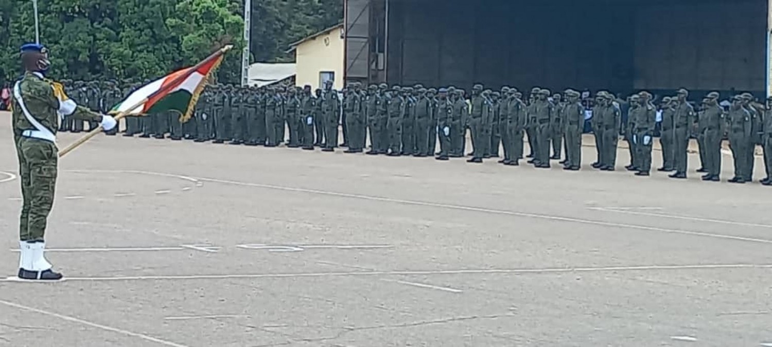 Côte d'Ivoire : Bouaké, face au contre-amiral Amara Koné à l'ENSOA, 985 nouvelles recrues présentées au drapeau