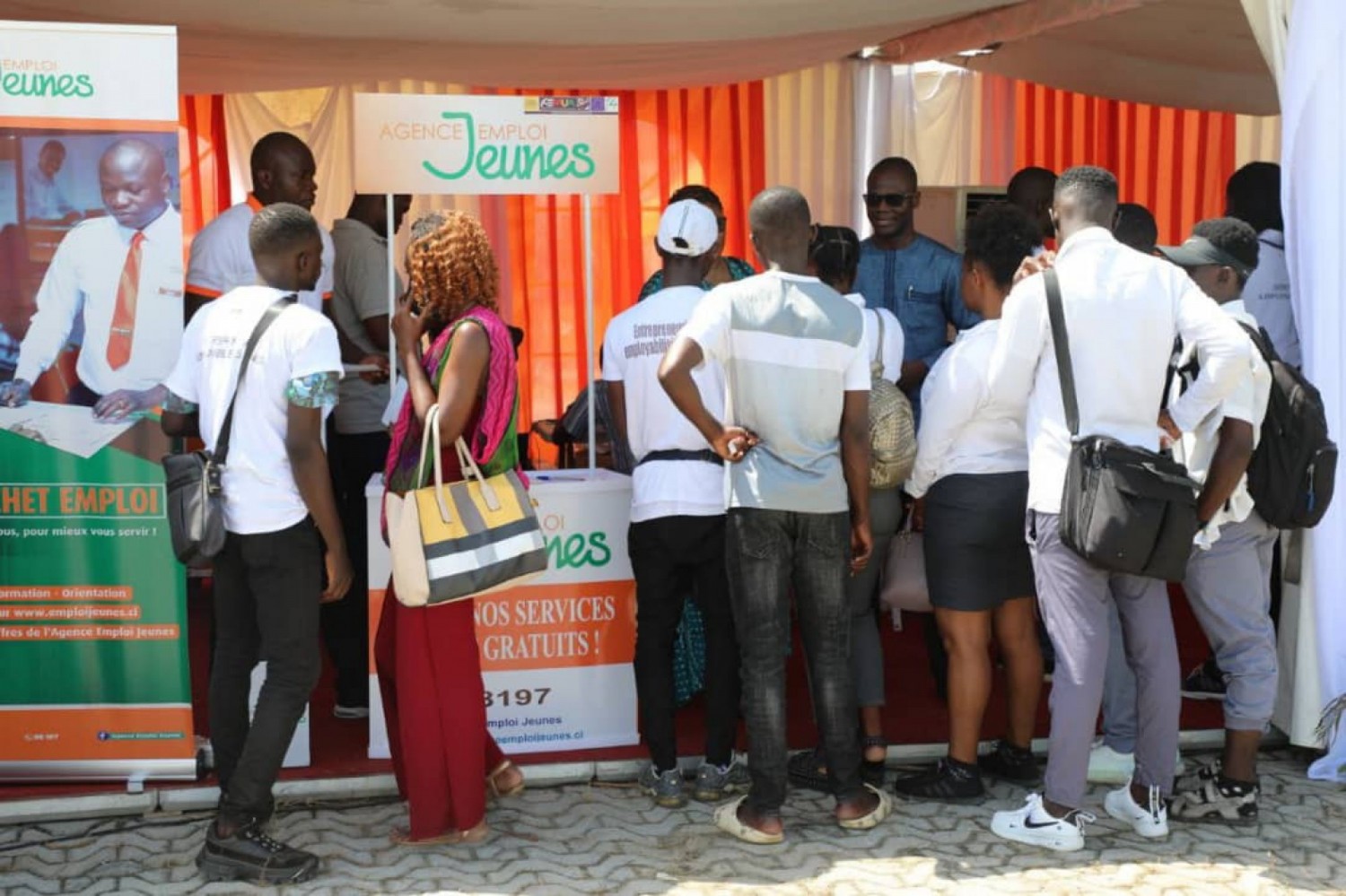Côte d'Ivoire : Fonds de 100 millions annoncé, l'agence Emploi jeunes envahie au FEMUA