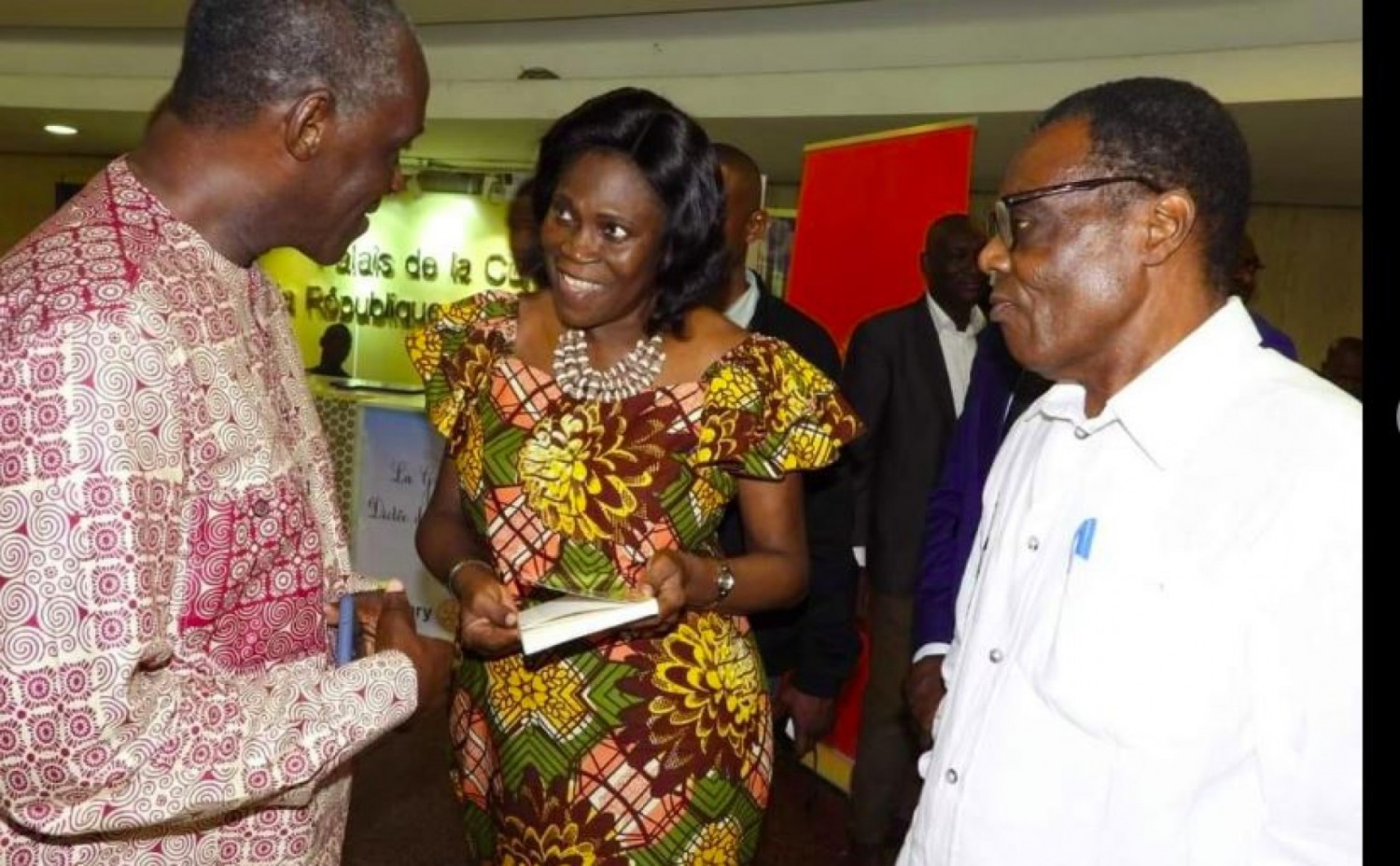 Côte d'Ivoire : Au salon du livre, Simone Gbagbo exhorte le Ministère de l'Education à accorder une importance particulière aux langues nationales