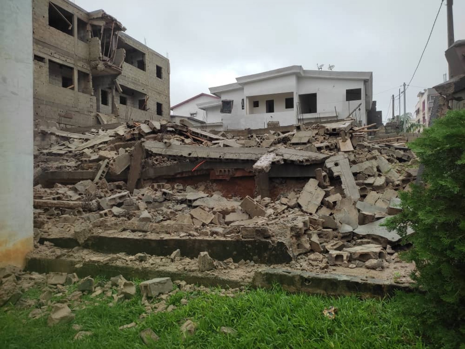 Côte d'Ivoire : Un immeuble en construction s'effondre à Cocody-Angré