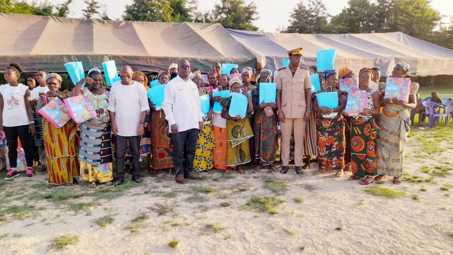 Côte d'Ivoire : Fête des mères, pour leur autonomisation, Enguerran Kassi apporte son soutien aux mamans d'Anoumaba