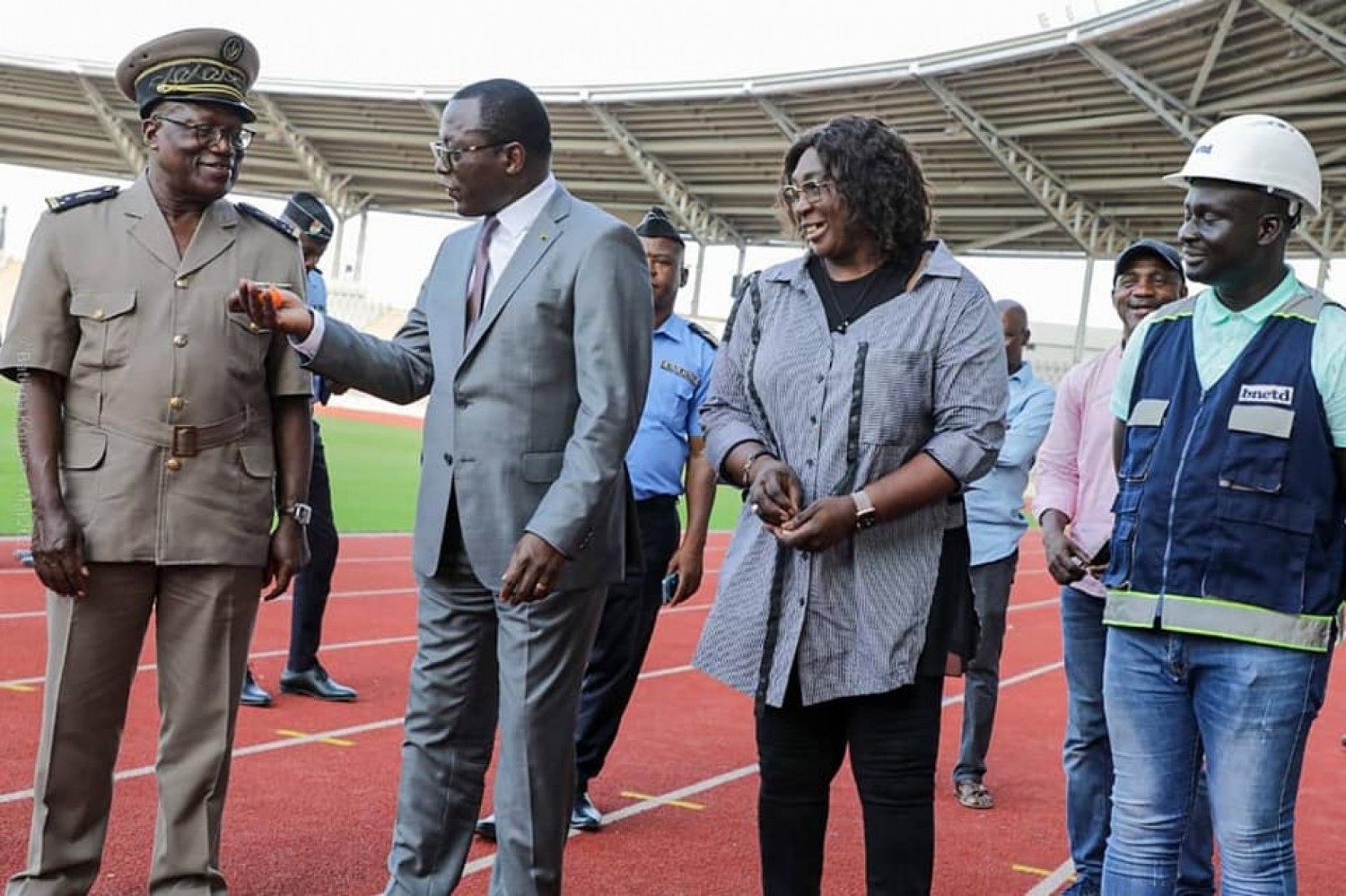 Côte d'Ivoire : Avant la rencontre contre la Zambie vendredi, le Ministre des sports réceptionne officiellement  le stade de Yamoussoukro