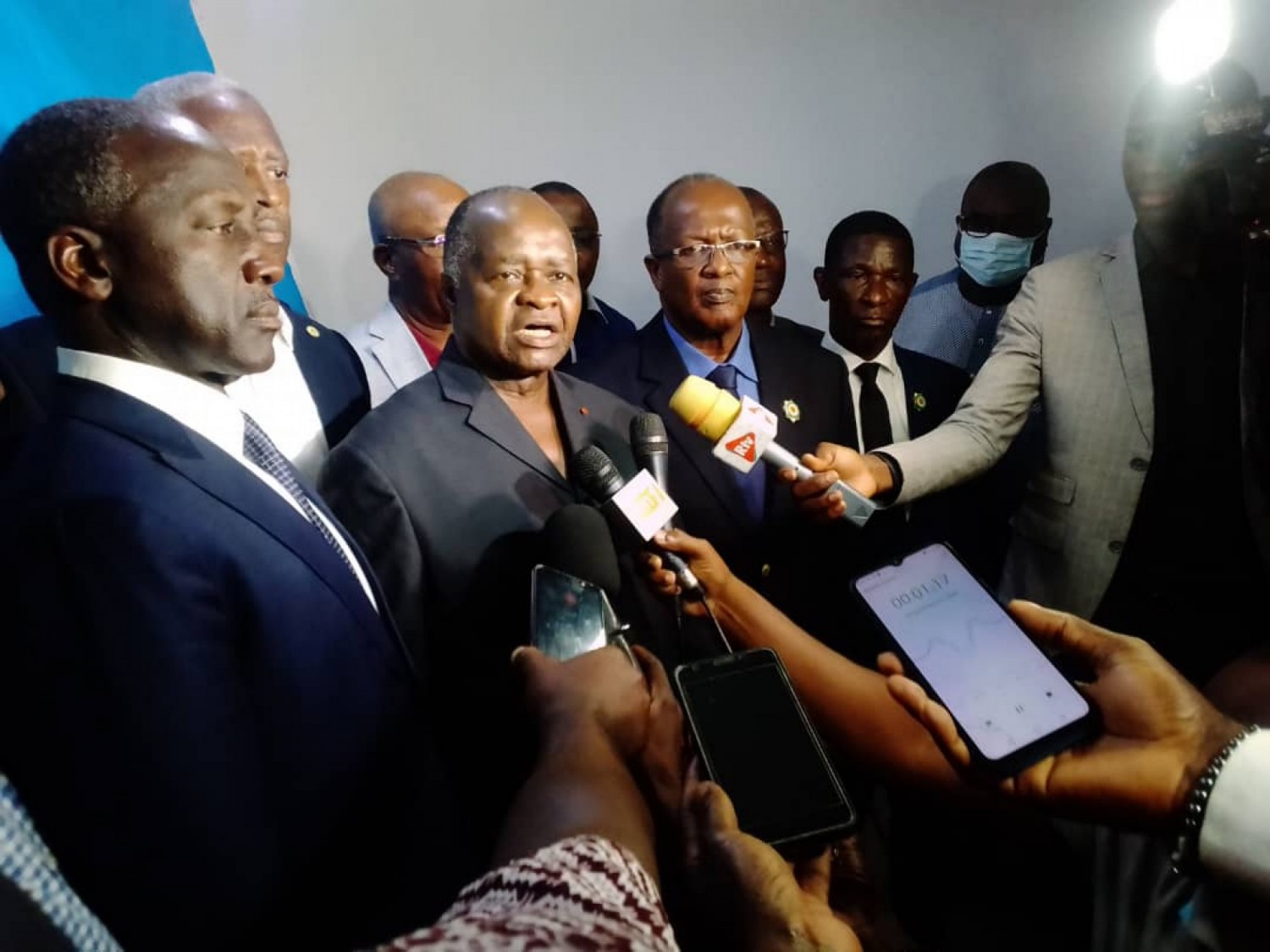 Côte d'Ivoire:    Assemblée nationale, courtisé par Bictogo, le Groupe parlementaire PPACI/EDS dit attendre les décisions de Gbagbo et Bédié