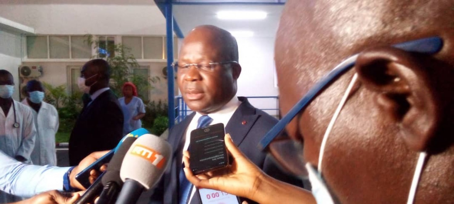 Côte d'Ivoire :  En visite au CHU de Treichville, le ministre Pierre Dimba N'Gou dėnonce l'envahissement des salles de soins par les parents de malades