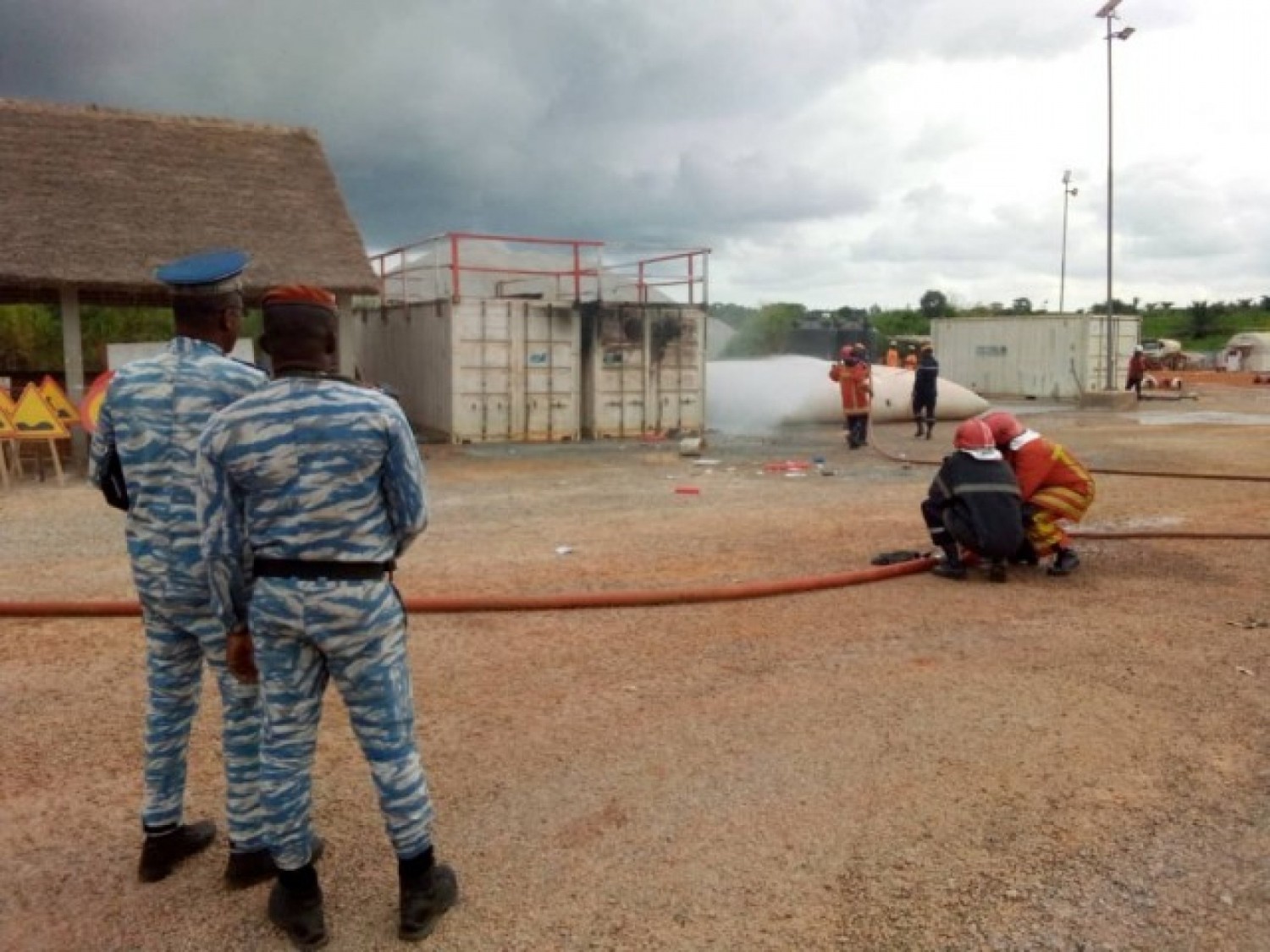 Côte d'Ivoire : Des conteneurs de l'entreprise chargée des travaux d'élargissement de la voie de l'axe Dabou-Grand-Lahou ont pris feu, vers un retard dans la livraison ?