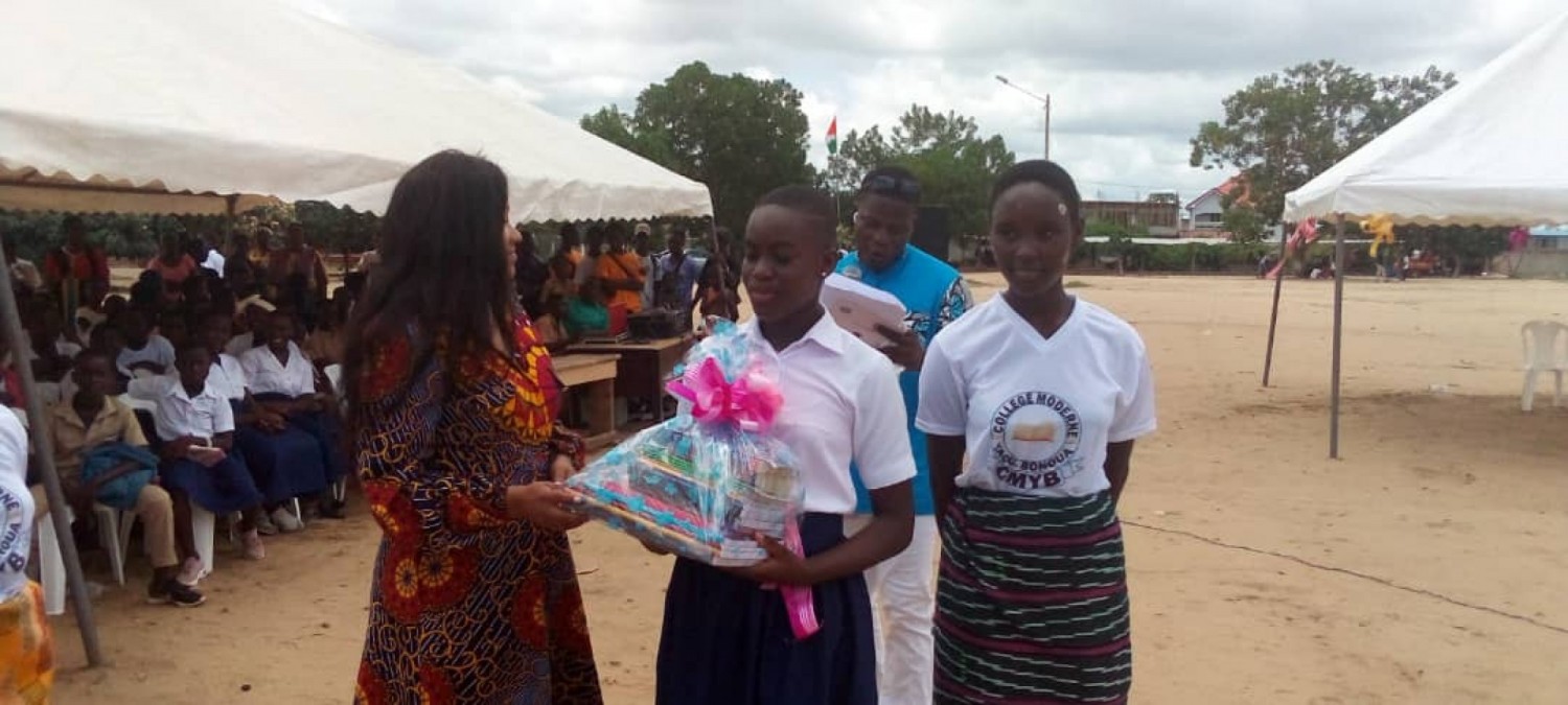 Côte d'Ivoire :   Promotion de l'excellence en milieu scolaire, les meilleurs élèves du collège moderne de Yaou-Bonoua célébrés