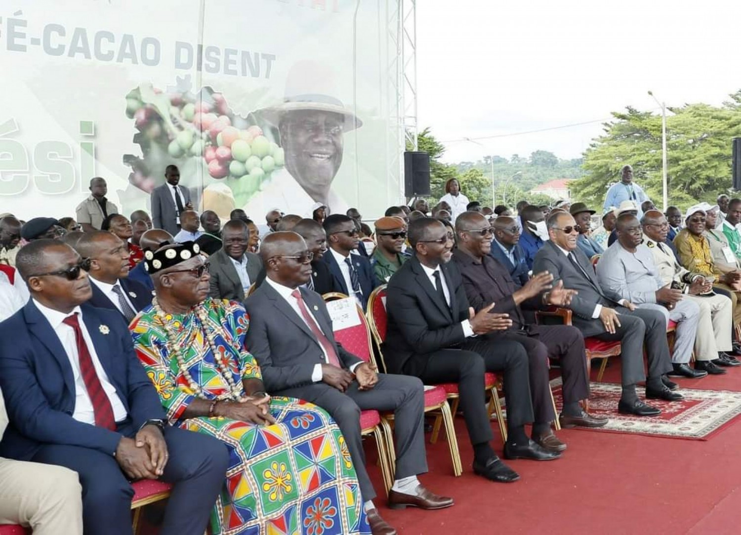Côte d'Ivoire :  Yamoussoukro, célébration de Ouattara par les planteurs de café-cacao, Sidiki Diabaté plaide pour la levée de l'embargo sur le Mali car la population souffre