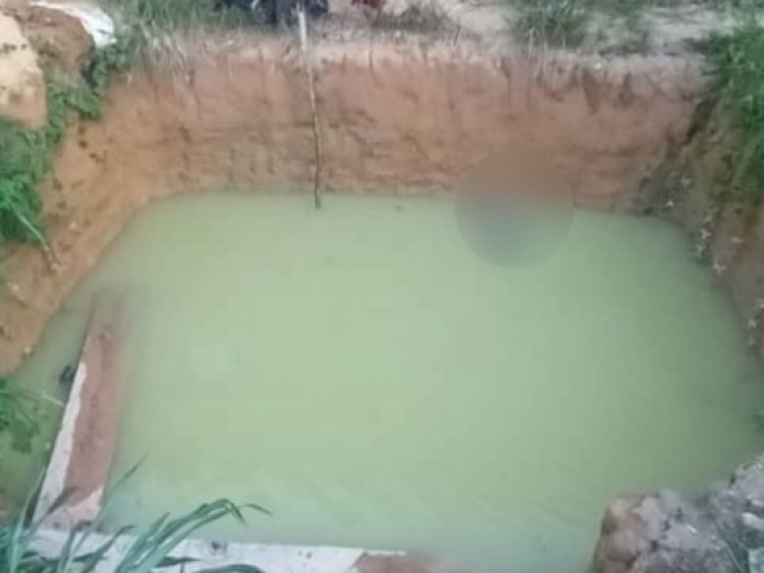 Côte d'Ivoire : Porté disparu la veille, le  corps sans vie d'un gamin retrouvé  flottant dans une fosse septique