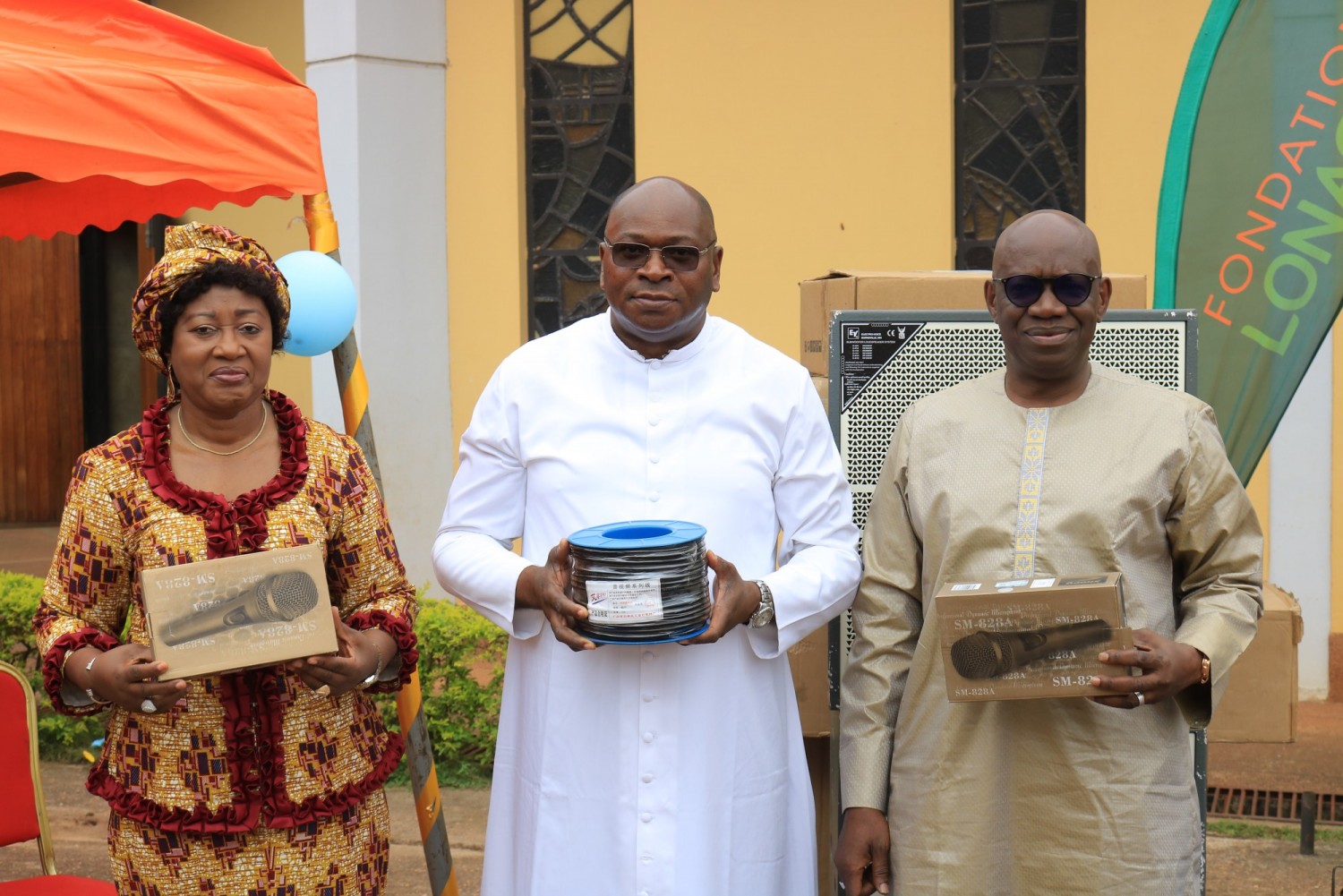 Côte d'Ivoire :    Église catholique, la Fondation Lonaci fait don d'un matériel de sonorisation et d'un groupe électrogène flambants neufs à la Paroisse St Joseph de Dimbokro
