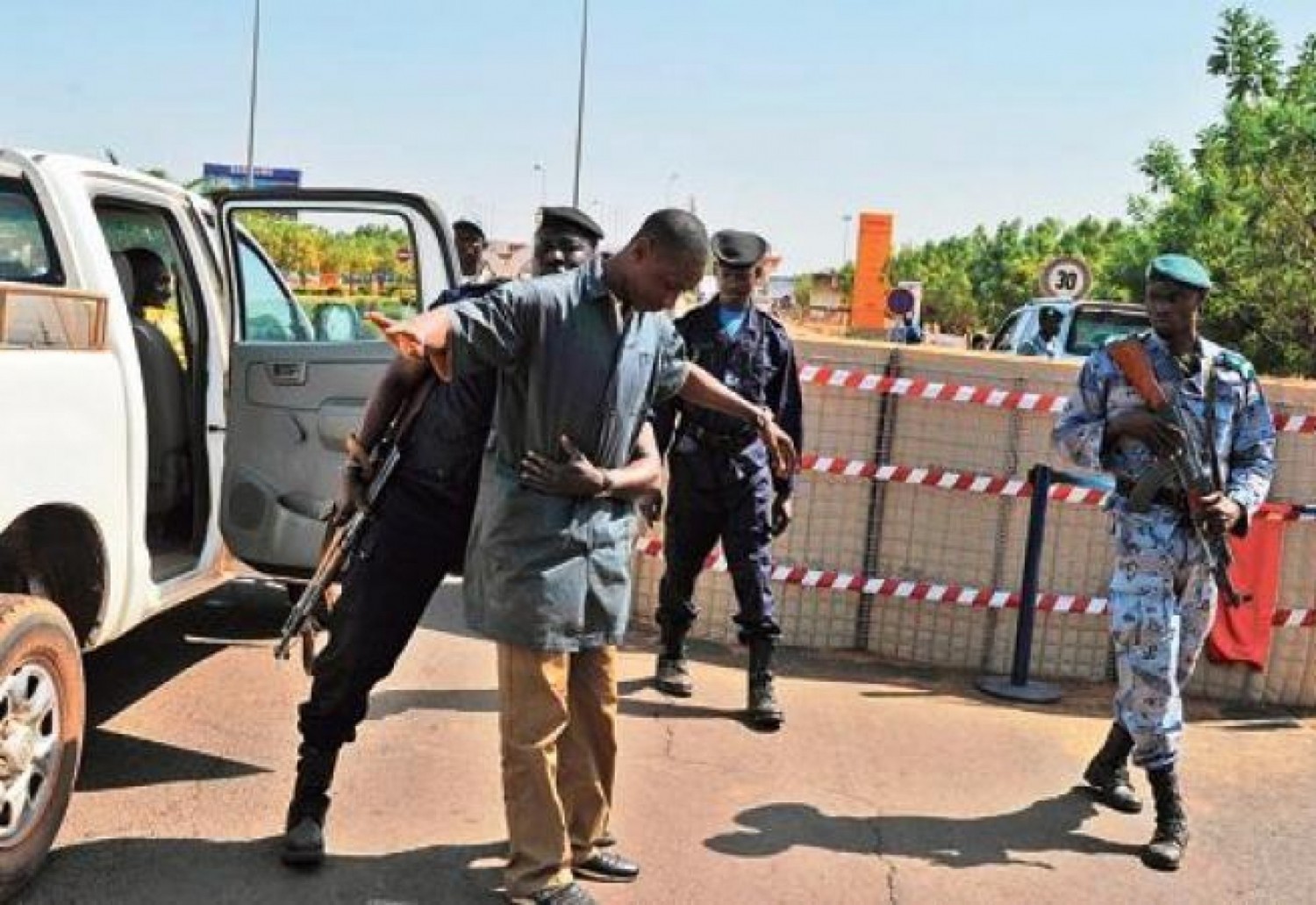 Mali : Huit morts dans une attaque contre un  poste de contrôle à Koutiala, deux douaniers parmi les victimes