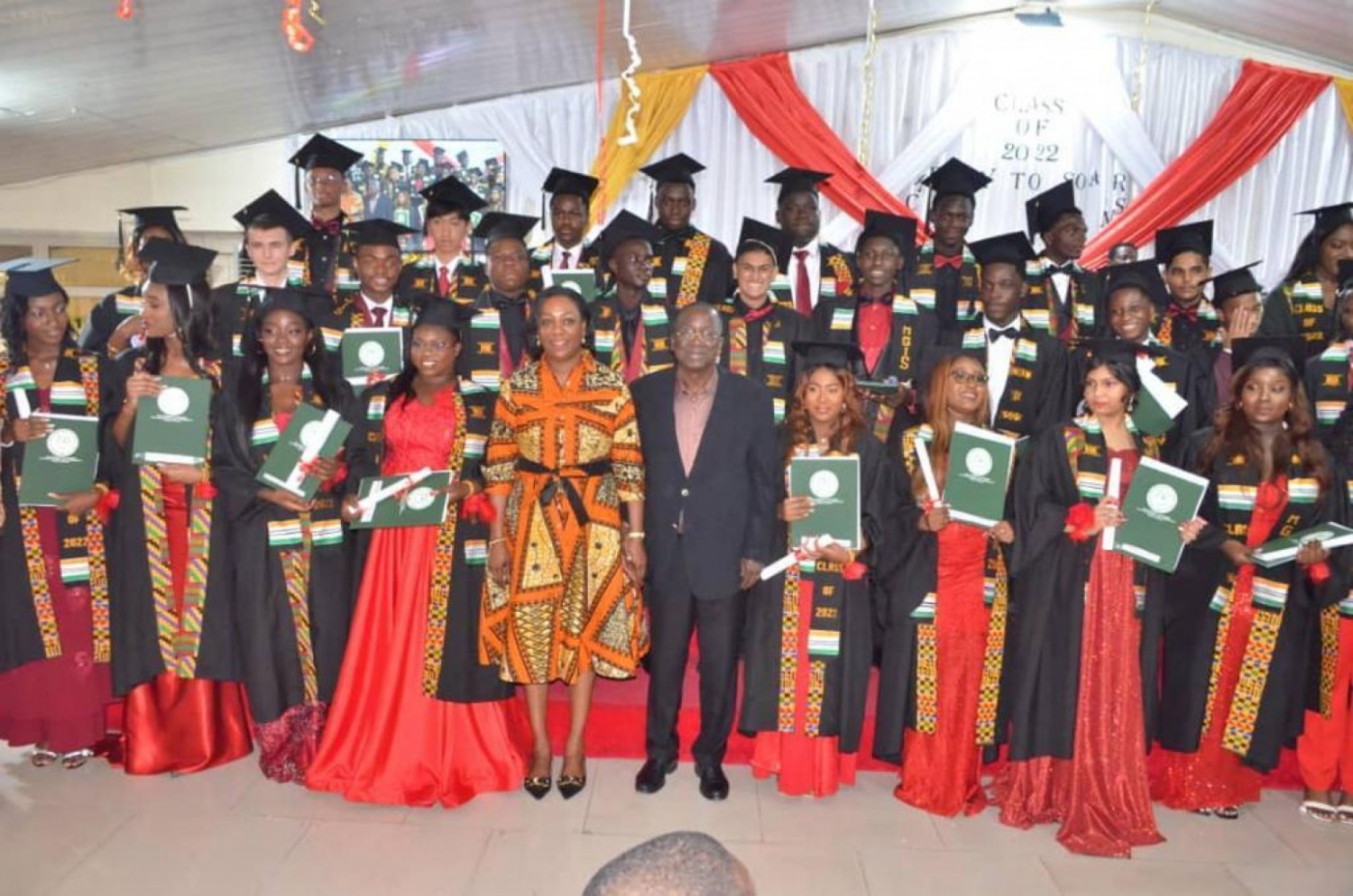 Côte d'Ivoire :    Bingerville, Jeannot Ahoussou Kouadio et son épouse prennent part à la célébration de l'excellence à l'école Morning Glory international School à la sortie des diplômés de 2022