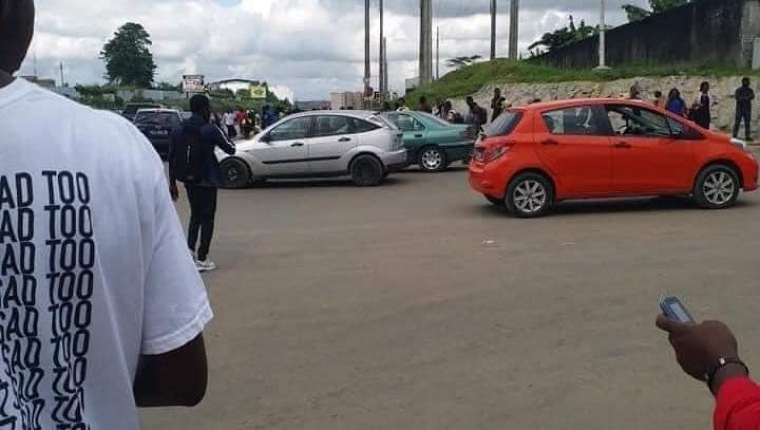 Côte d'Ivoire : Abobo, un policier ouvre le feu sur un chauffeur de taxi compteur, la circulation perturbée dans certaines communes d'Abidjan