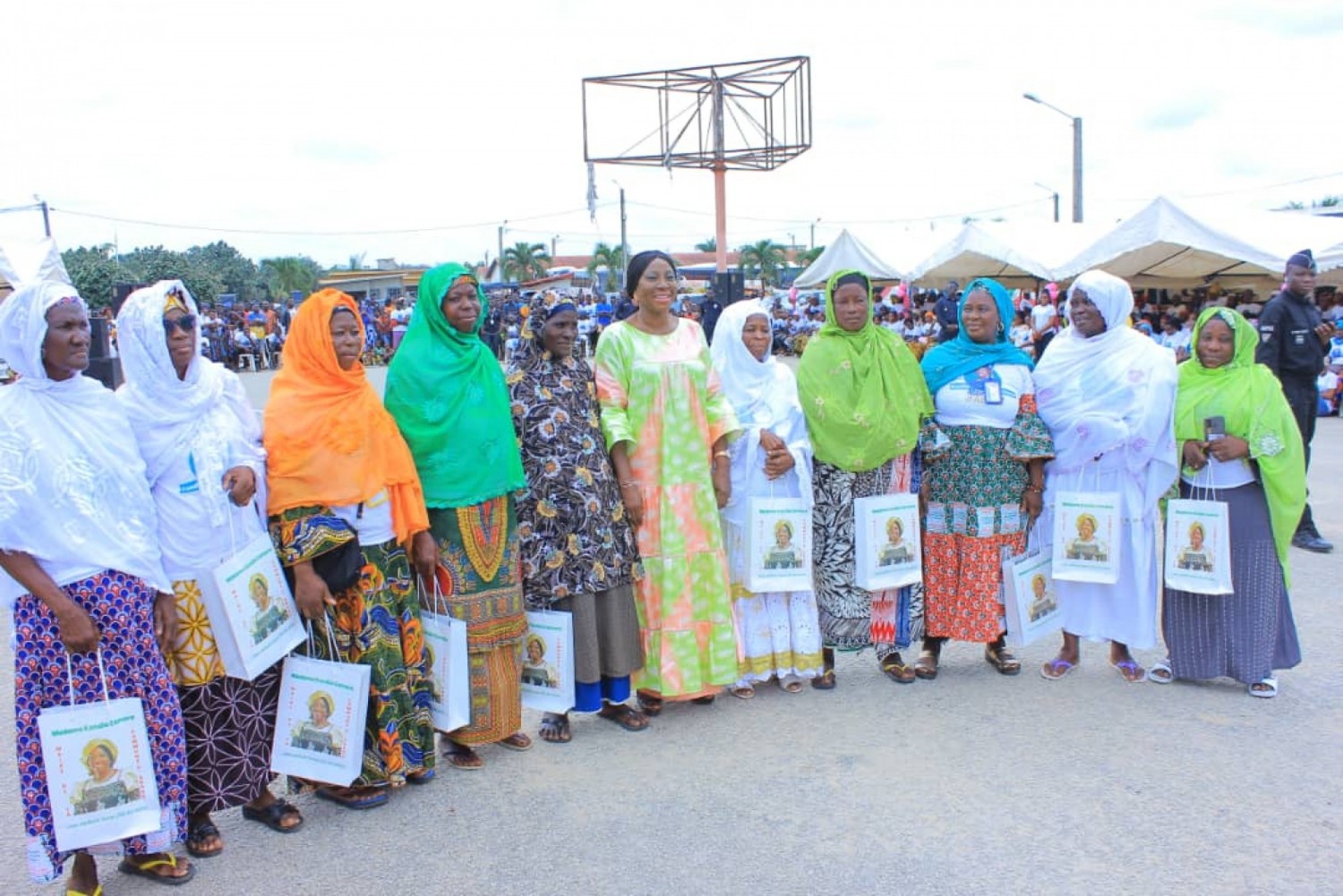 Côte d'Ivoire :    Abobo, 1000 femmes de la gare internationale sollicitent la mairie pour la création d'un fonds afin de mieux travailler