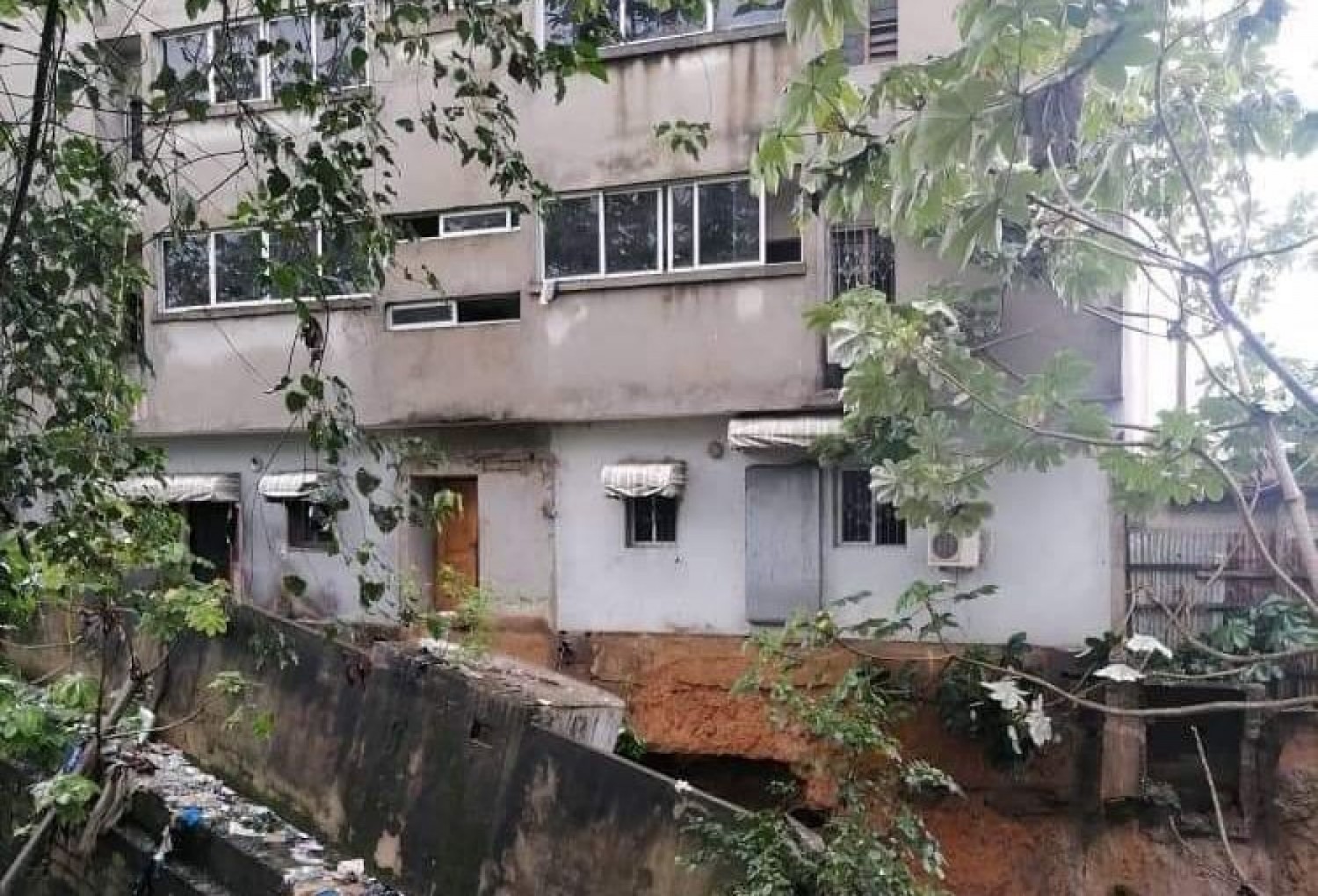 Côte d'Ivoire : Les inondations à Abidjan font 5 morts, un immeuble en passe de céder évacué